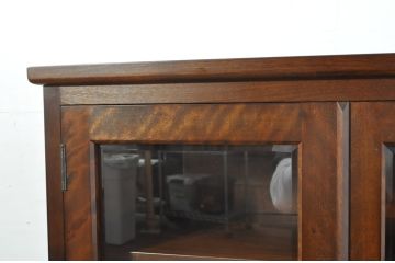 中古　超美品!!　松本民芸家具　実用性と美しさを兼ね備えた小振りなサイドキャビネット(収納棚、戸棚、食器棚、カップボード、サイドボード、飾り棚)(R-081743)