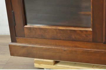 中古　超美品!!　松本民芸家具　実用性と美しさを兼ね備えた小振りなサイドキャビネット(収納棚、戸棚、食器棚、カップボード、サイドボード、飾り棚)(R-081743)