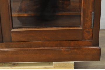中古　超美品!!　松本民芸家具　実用性と美しさを兼ね備えた小振りなサイドキャビネット(収納棚、戸棚、食器棚、カップボード、サイドボード、飾り棚)(R-081743)