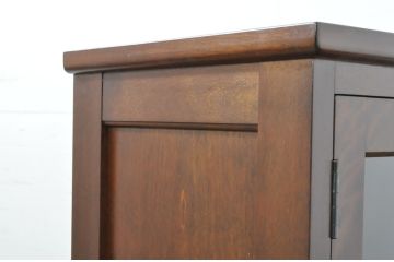 中古　超美品!!　松本民芸家具　実用性と美しさを兼ね備えた小振りなサイドキャビネット(収納棚、戸棚、食器棚、カップボード、サイドボード、飾り棚)(R-081743)