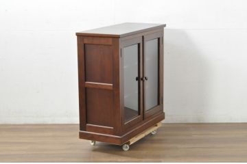 中古　超美品!!　松本民芸家具　実用性と美しさを兼ね備えた小振りなサイドキャビネット(収納棚、戸棚、食器棚、カップボード、サイドボード、飾り棚)(R-081744)