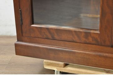 中古　超美品!!　松本民芸家具　実用性と美しさを兼ね備えた小振りなサイドキャビネット(収納棚、戸棚、食器棚、カップボード、サイドボード、飾り棚)(R-081744)