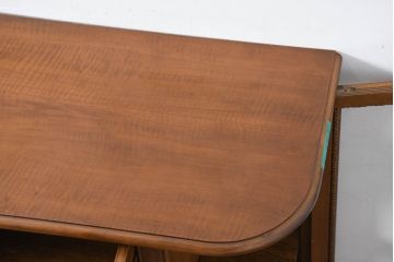 中古　イタリア　曲面ガラス　象嵌入りの小振りなサイドキャビネット(サイドボード、収納棚、戸棚、飾り棚、Rガラス、曲げガラス)(R-081746)