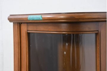中古　イタリア　曲面ガラス　象嵌入りの小振りなサイドキャビネット(サイドボード、収納棚、戸棚、飾り棚、Rガラス、曲げガラス)(R-081746)