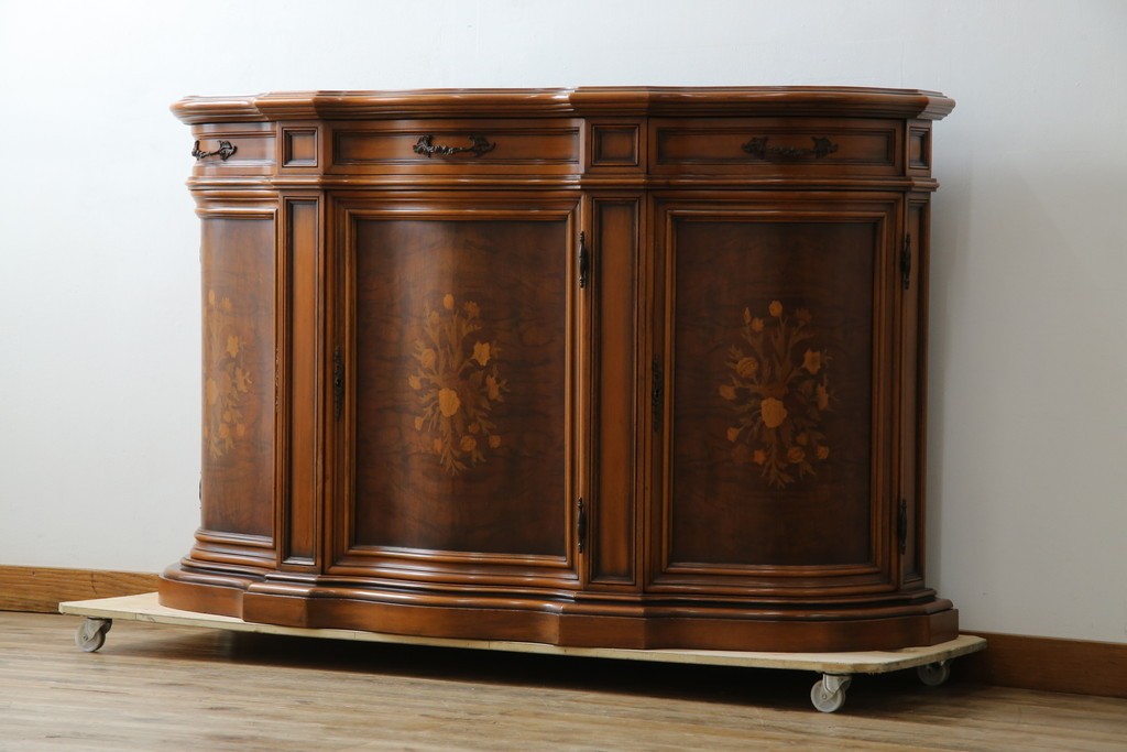 イタリアアンティーク　Galimberti Nino(ガリンベルティ・ニーノ)　高級品!!　凝ったつくり込みの象嵌入りサイドボード　(R-081747)