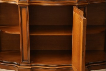 イタリアアンティーク　Galimberti Nino(ガリンベルティ・ニーノ)　高級品!!　凝ったつくり込みの象嵌入りサイドボード　(R-081747)