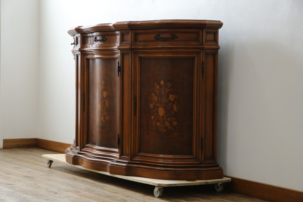 イタリアアンティーク　Galimberti Nino(ガリンベルティ・ニーノ)　高級品!!　凝ったつくり込みの象嵌入りサイドボード　(R-081747)