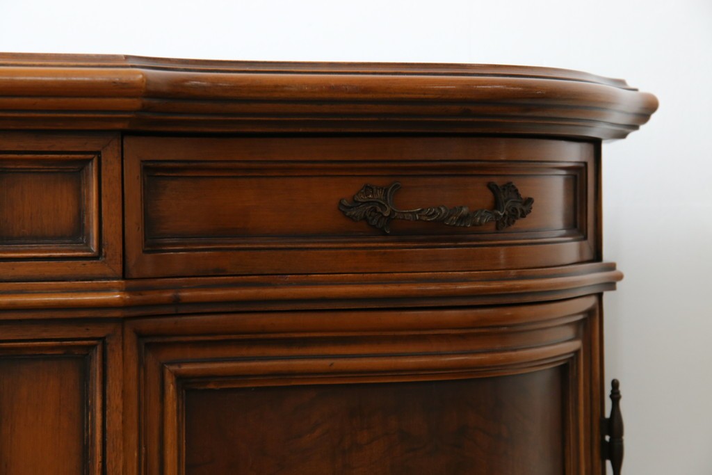 イタリアアンティーク　Galimberti Nino(ガリンベルティ・ニーノ)　高級品!!　凝ったつくり込みの象嵌入りサイドボード　(R-081747)