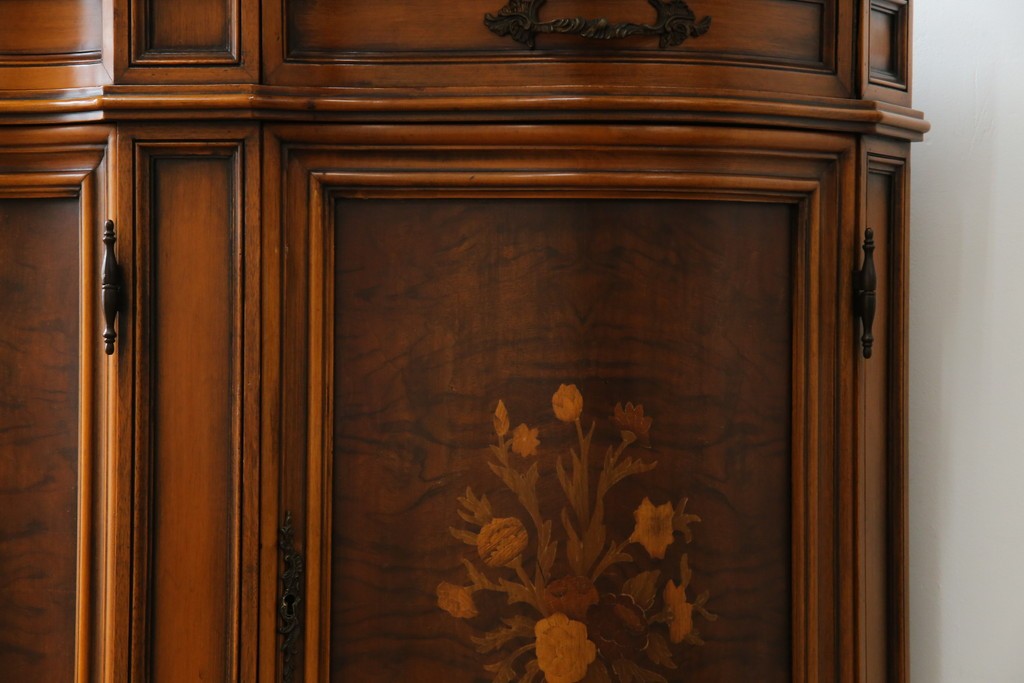 イタリアアンティーク　Galimberti Nino(ガリンベルティ・ニーノ)　高級品!!　凝ったつくり込みの象嵌入りサイドボード　(R-081747)