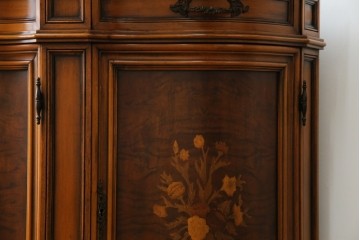 イタリアアンティーク　Galimberti Nino(ガリンベルティ・ニーノ)　高級品!!　凝ったつくり込みの象嵌入りサイドボード　(R-081747)