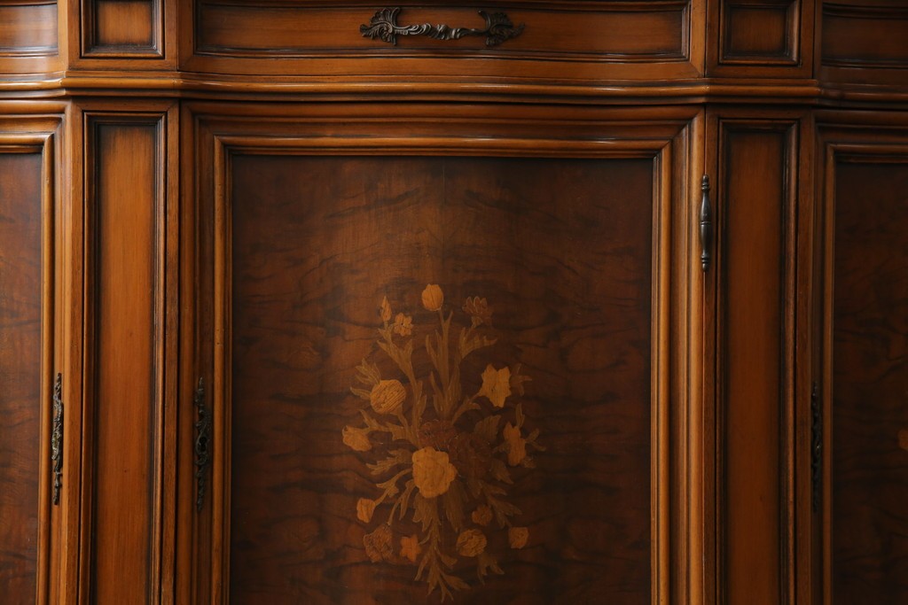 イタリアアンティーク　Galimberti Nino(ガリンベルティ・ニーノ)　高級品!!　凝ったつくり込みの象嵌入りサイドボード　(R-081747)