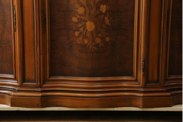 イタリアアンティーク　Galimberti Nino(ガリンベルティ・ニーノ)　高級品!!　凝ったつくり込みの象嵌入りサイドボード　(R-081747)