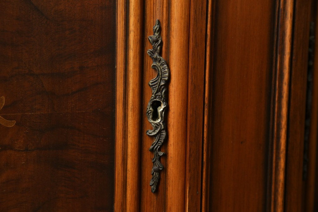 イタリアアンティーク　Galimberti Nino(ガリンベルティ・ニーノ)　高級品!!　凝ったつくり込みの象嵌入りサイドボード　(R-081747)