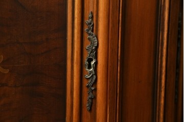 イタリアアンティーク　Galimberti Nino(ガリンベルティ・ニーノ)　高級品!!　凝ったつくり込みの象嵌入りサイドボード　(R-081747)