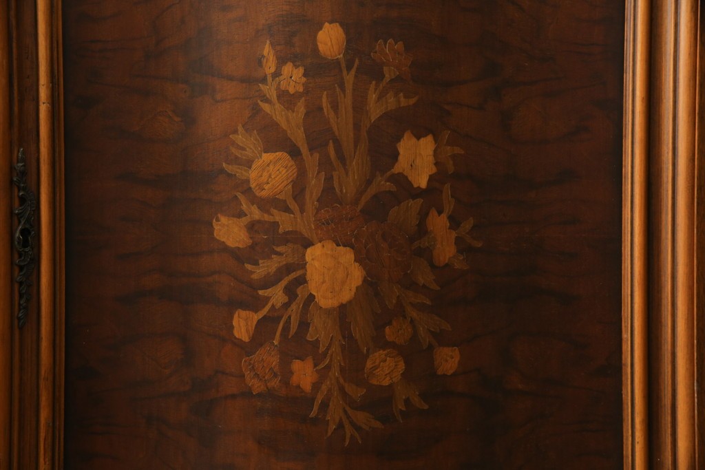 イタリアアンティーク　Galimberti Nino(ガリンベルティ・ニーノ)　高級品!!　凝ったつくり込みの象嵌入りサイドボード　(R-081747)