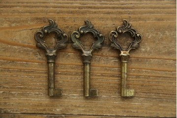 イタリアアンティーク　Galimberti Nino(ガリンベルティ・ニーノ)　高級品!!　凝ったつくり込みの象嵌入りサイドボード　(R-081747)