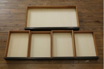 和製アンティーク　超美品!!　奇跡のコンディション!!　高級品　楢(ナラ)材　大正ロマン　古い洋館の彫刻入り　異国情緒を感じる絶妙なデザインが魅力のミラーバックサイドボード(サイドキャビネット、収納棚、戸棚)(R-081748)