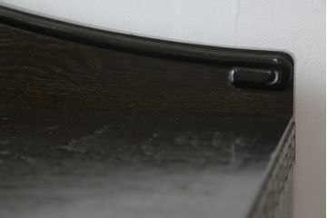 和製アンティーク　超美品!!　奇跡のコンディション!!　高級品　楢(ナラ)材　大正ロマン　古い洋館の彫刻入り　異国情緒を感じる絶妙なデザインが魅力のミラーバックサイドボード(サイドキャビネット、収納棚、戸棚)(R-081748)