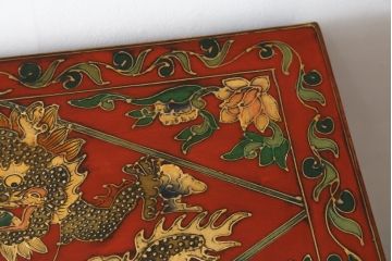 アジアンビンテージ　オリエンタルデザイン　朱塗り　龍の図が豪華なサイドキャビネット(収納棚、戸棚、サイドボード、ヴィンテージ)(R-081749)