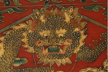 アジアンビンテージ　オリエンタルデザイン　朱塗り　龍の図が豪華なサイドキャビネット(収納棚、戸棚、サイドボード、ヴィンテージ)(R-081749)