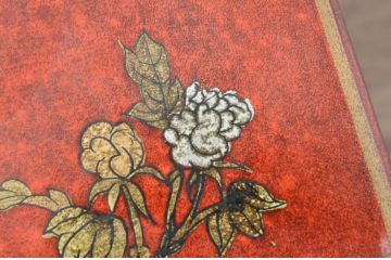 アジアンビンテージ　オリエンタルデザイン　華やかな花鳥図が描かれた朱塗りのサイドチェスト(引き出し、サイドボード、ヴィンテージ)(R-081750)