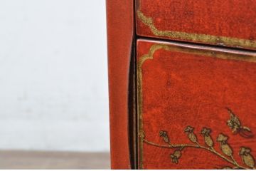 アジアンビンテージ　オリエンタルデザイン　華やかな花鳥図が描かれた朱塗りのサイドチェスト(引き出し、サイドボード、ヴィンテージ)(R-081750)