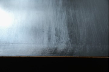 アジアンヴィンテージ　シノワズリ　オリエンタルデザイン　黒地に金の装飾が映える存在感抜群のサイドチェスト　(R-081751)