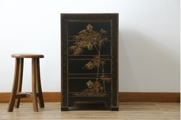 アジアンヴィンテージ　シノワズリ　オリエンタルデザイン　黒地に金の装飾が映える存在感抜群のサイドチェスト　(R-081751)