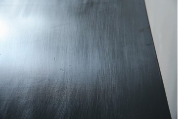 アジアンヴィンテージ　シノワズリ　オリエンタルデザイン　黒地に金の装飾が映える存在感抜群のサイドチェスト　(R-081751)