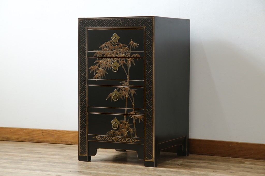 アジアンヴィンテージ　シノワズリ　オリエンタルデザイン　黒地に金の装飾が映える存在感抜群のサイドチェスト　(R-081751)