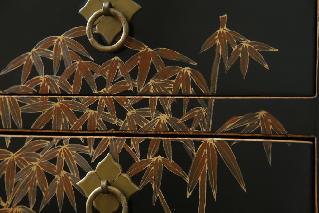 アジアンヴィンテージ　シノワズリ　オリエンタルデザイン　黒地に金の装飾が映える存在感抜群のサイドチェスト　(R-081751)