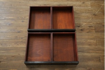 アジアンヴィンテージ　シノワズリ　オリエンタルデザイン　黒地に金の装飾が映える存在感抜群のサイドチェスト　(R-081751)