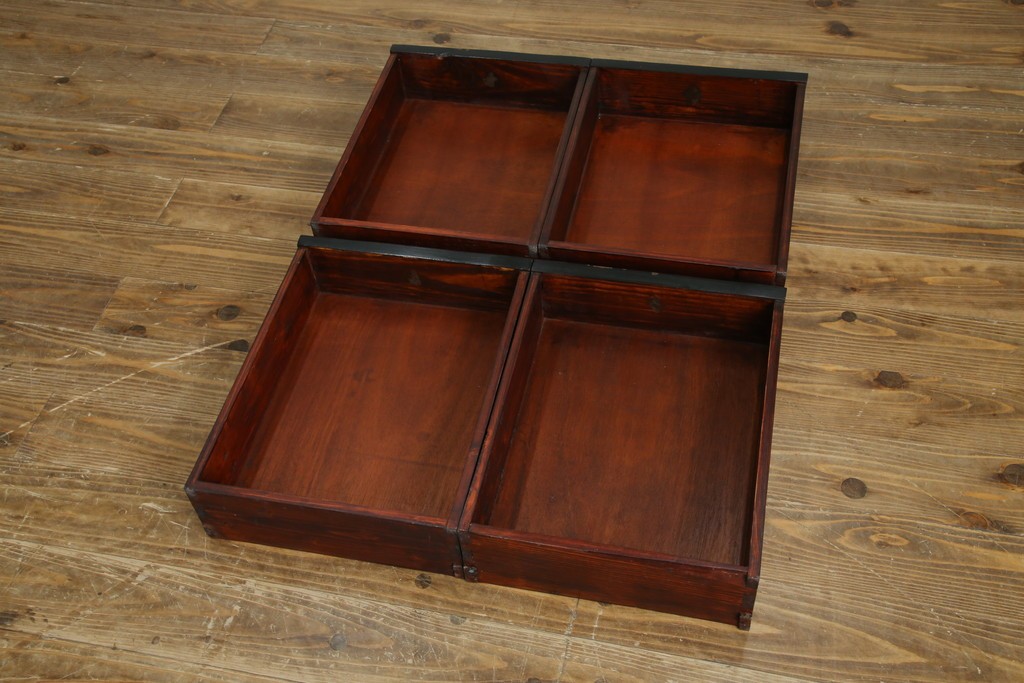 アジアンヴィンテージ　シノワズリ　オリエンタルデザイン　黒地に金の装飾が映える存在感抜群のサイドチェスト　(R-081751)