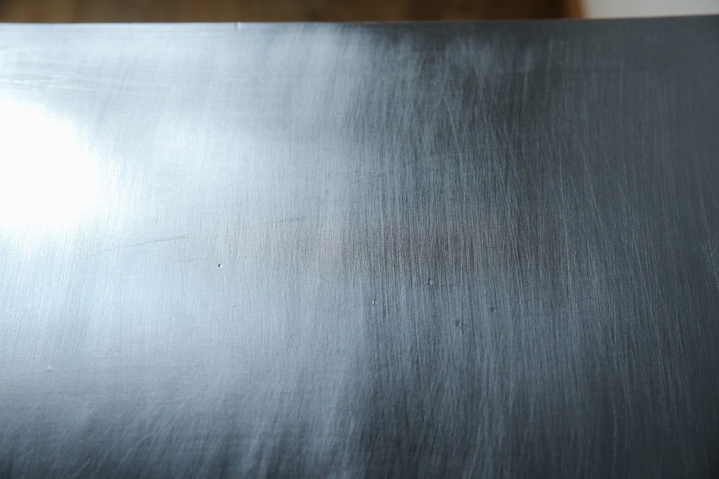 アジアンヴィンテージ　シノワズリ　オリエンタルデザイン　黒地に金の装飾が映える存在感抜群のサイドチェスト　(R-081751)