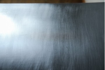 アジアンヴィンテージ　シノワズリ　オリエンタルデザイン　黒地に金の装飾が映える存在感抜群のサイドチェスト　(R-081751)