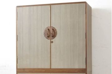 中古　ブランド家具　希少高級品!!　桑材の縁・彫刻の特注品　気品が漂う総桐箪笥・上段(並厚、着物箪笥、衣装タンス、和箪笥、和たんす)(R-081753)