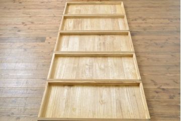 中古　ブランド家具　希少高級品!!　桑材の縁・彫刻の特注品　気品が漂う総桐箪笥・上段(並厚、着物箪笥、衣装タンス、和箪笥、和たんす)(R-081753)