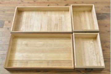中古　ブランド家具　希少高級品!!　桑材の縁・彫刻の特注品　気品が漂う総桐箪笥・上段(並厚、着物箪笥、衣装タンス、和箪笥、和たんす)(R-081753)