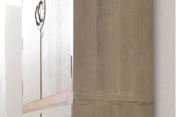 中古　ブランド家具　希少高級品!!　桑材の縁・彫刻の特注品　気品が漂う総桐箪笥・上段(並厚、着物箪笥、衣装タンス、和箪笥、和たんす)(R-081753)
