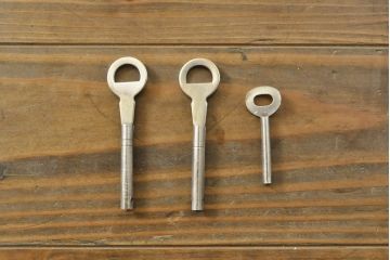 中古　ブランド家具　希少高級品!!　桑材の縁・彫刻の特注品　気品が漂う総桐箪笥・上段(並厚、着物箪笥、衣装タンス、和箪笥、和たんす)(R-081753)