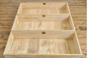 中古　ブランド家具　希少高級品!!　桑材の縁・彫刻の特注品　気品が漂う総桐箪笥・下段(並厚、収納箪笥、衣装タンス、和箪笥、和たんす、チェスト、、サイドボード)(R-081754)