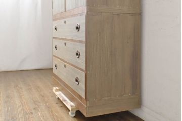 中古　ブランド家具　希少高級品!!　桑材の縁・彫刻の特注品　気品が漂う総桐箪笥・下段(並厚、収納箪笥、衣装タンス、和箪笥、和たんす、チェスト、、サイドボード)(R-081754)