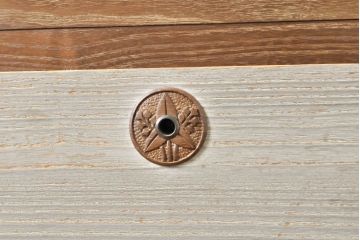 中古　ブランド家具　希少高級品!!　桑材の縁・彫刻の特注品　気品が漂う総桐箪笥・下段(並厚、収納箪笥、衣装タンス、和箪笥、和たんす、チェスト、、サイドボード)(R-081754)