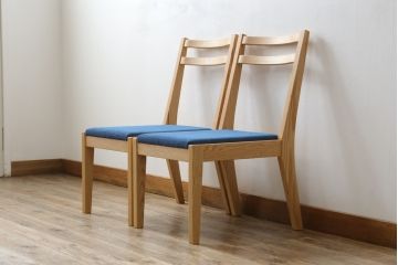 中古　短期展示品　美品　ヤクモ家具製作所　オーク材　シンプルチェア(SC40RO)　クッションタイプ　ナチュラルな風合いが優しい印象のチェア2脚セット(ダイニングチェア、椅子、イス、バラ売り可能)(R-081755)