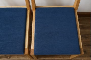 中古　短期展示品　美品　ヤクモ家具製作所　オーク材　シンプルチェア(SC40RO)　クッションタイプ　ナチュラルな風合いが優しい印象のチェア2脚セット(ダイニングチェア、椅子、イス、バラ売り可能)(R-081755)