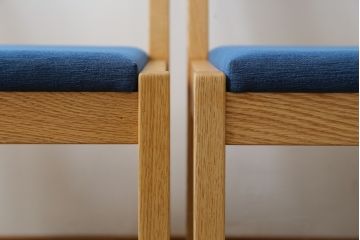 中古　短期展示品　美品　ヤクモ家具製作所　オーク材　シンプルチェア(SC40RO)　クッションタイプ　ナチュラルな風合いが優しい印象のチェア2脚セット(ダイニングチェア、椅子、イス、バラ売り可能)(R-081755)