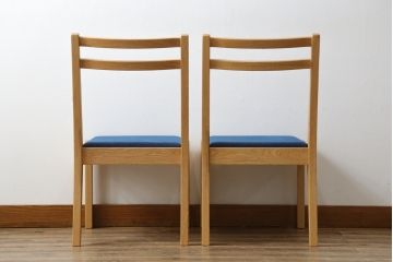 中古　短期展示品　美品　ヤクモ家具製作所　オーク材　シンプルチェア(SC40RO)　クッションタイプ　ナチュラルな風合いが優しい印象のチェア2脚セット(ダイニングチェア、椅子、イス、バラ売り可能)(R-081755)