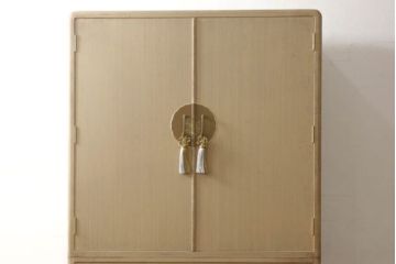 中古　伝統工芸士　吉沢昭次作　上品なデザインの金具が魅力の加茂総桐箪笥・上段(総桐たんす、着物箪笥、衣装箪笥、和タンス)(R-081756)