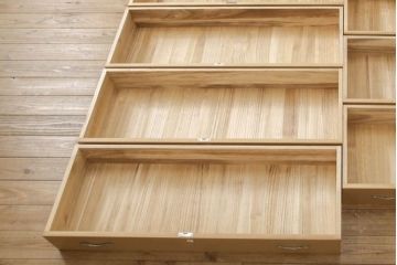 中古　美品　大阪泉州桐箪笥　特注　汚れが付きにくいメラミン化粧板を使った総桐箪笥・下段(総桐たんす、和たんす、和タンス、収納箪笥、衣装箪笥、チェスト、サイドチェスト、引き出し)(R-081761)
