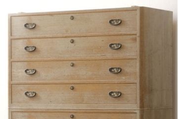 中古　シンプルなチェストに生まれ変わる加茂総桐箪笥・上段(胴丸、桐たんす、衣装箪笥、引き出し、和タンス、サイドチェスト、サイドボード)(R-081762)